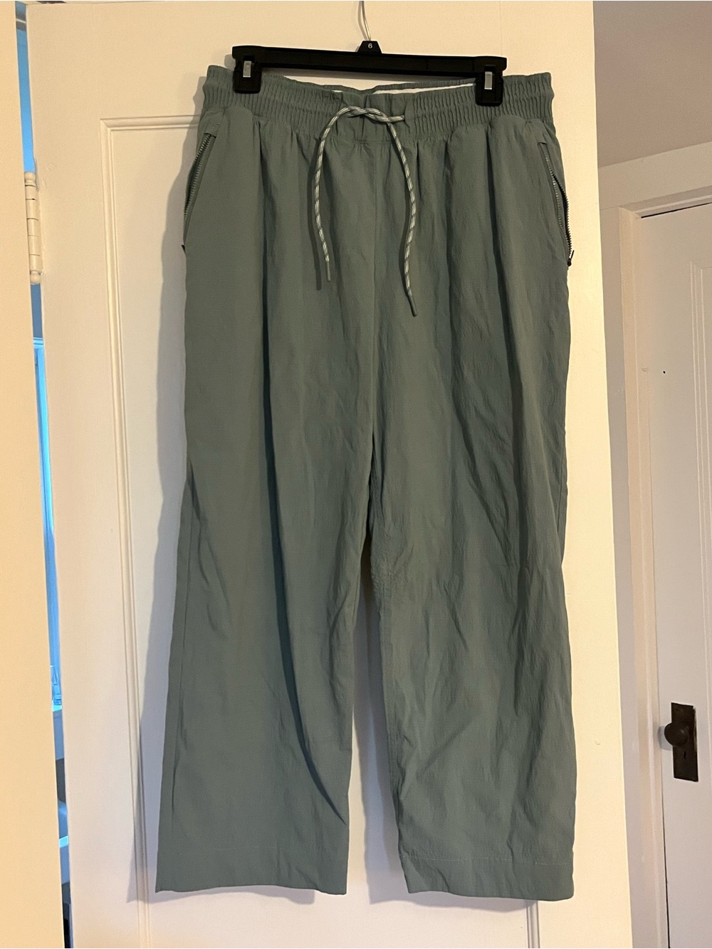Athleta Sage Green Cropped Trekki Pants - Picture 3 of 5